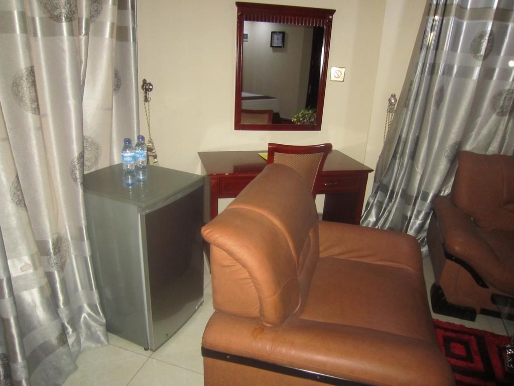 Donsuite Hotel Dar es Salaam Habitación foto